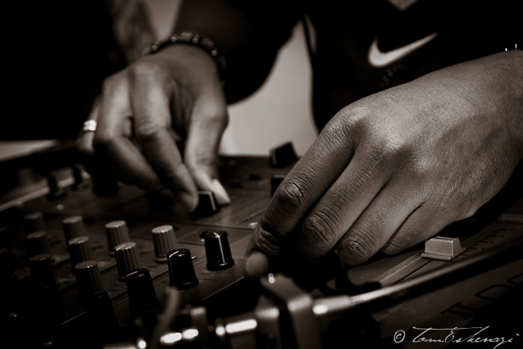 <span class='second-part'>Music </span> Clubbing