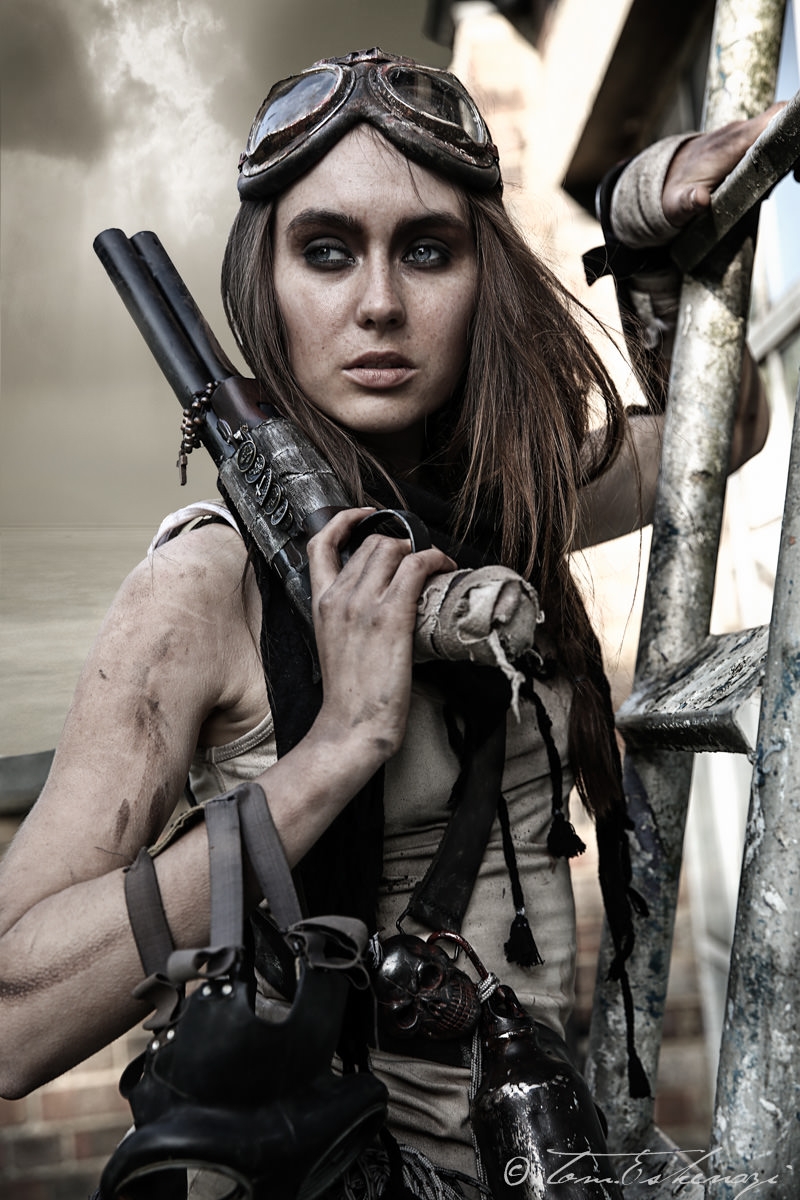 <span class='second-part'>Fashion </span> Dark Cinematic