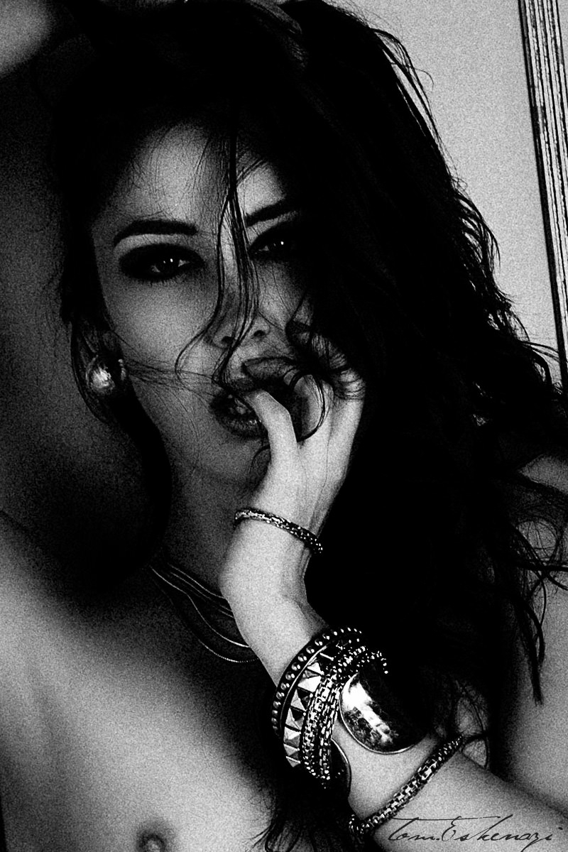 <span class='second-part'>Fashion </span> Art Nude